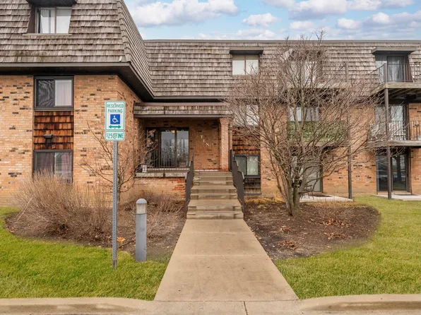 10 Oak Creek Dr APT 1020, Buffalo Grove, IL 60089