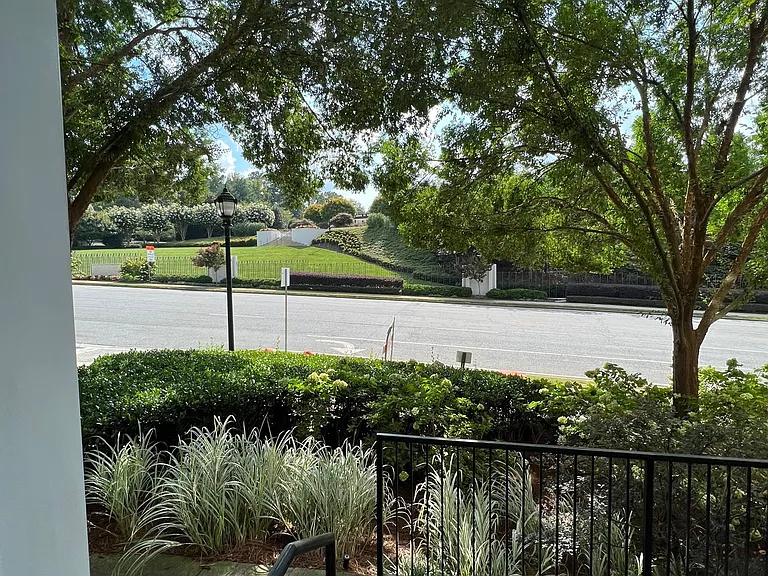 900 Abernathy Rd NE — Photo 10