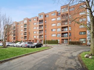 3700 Capri Ct APT 109, Glenview, IL