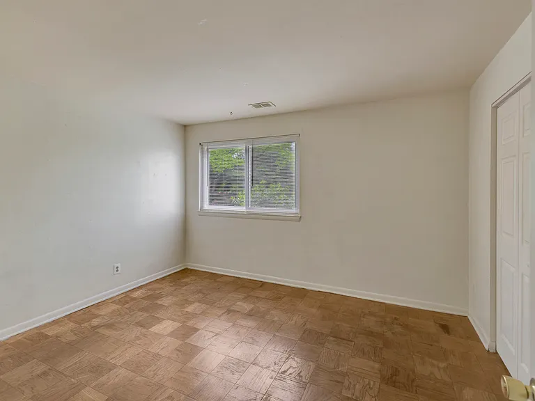 5704 Seymour Ave #10 — Photo 6