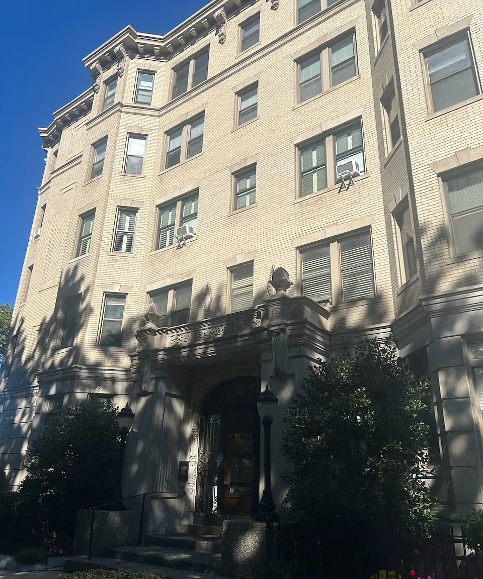 2 bed, 650 sqft, $2,975 — Photo 3