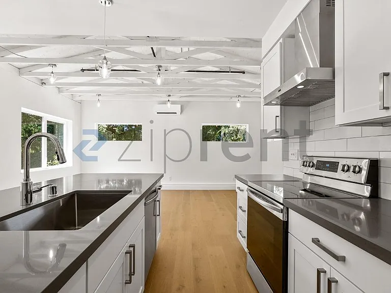 10213 40th Ave SW #C — Photo 12