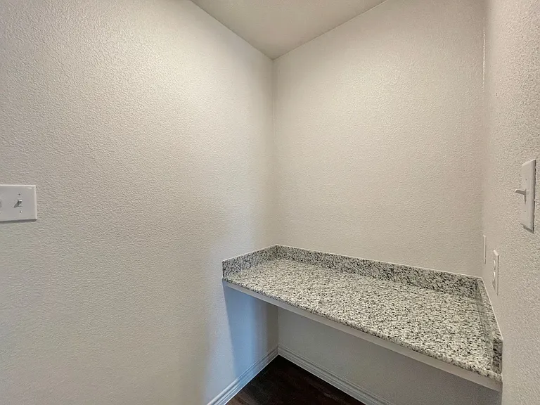 1704 Clovis Dr — Photo 8