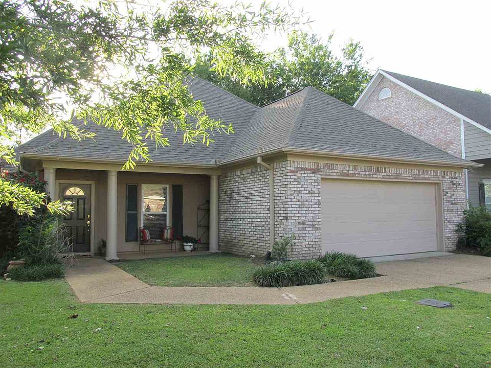 1st image of 100 Pinehurst Dr