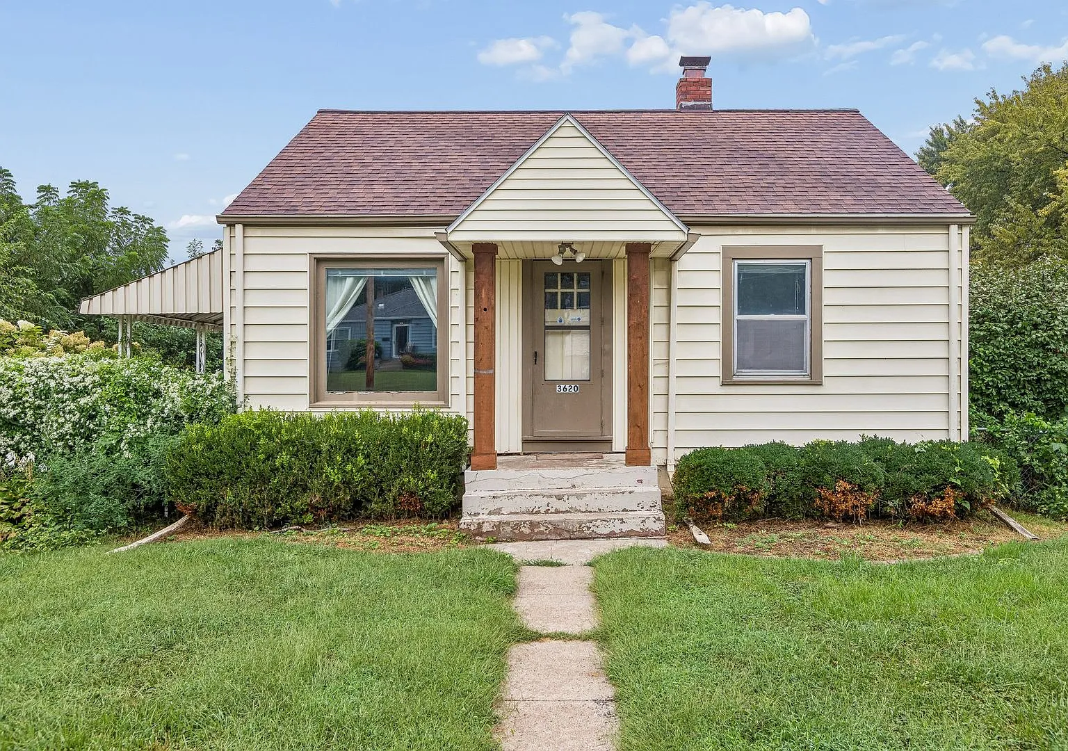 Charming 2-Bedroom Home with Fenced Yard & Updated Kitchen — Photo 1
