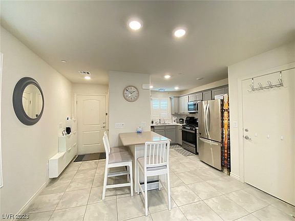 3rd image of 304 Quail Dove Ave