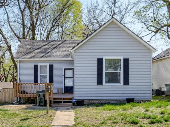 913 Pawnee St, Leavenworth, KS 66048