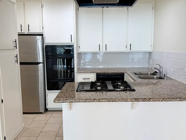 1617 N Poinsettia Place — Photo 25