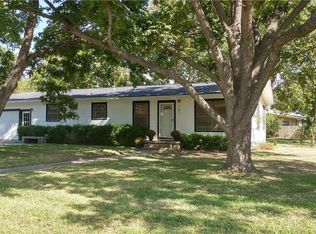 701 W 11th St, Elgin, TX 78621