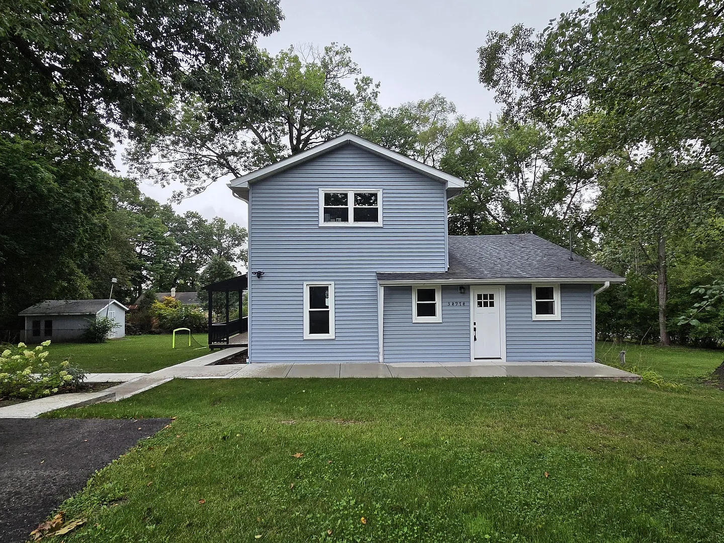 4 bed, 2676 sqft, $2,995 — Photo 1