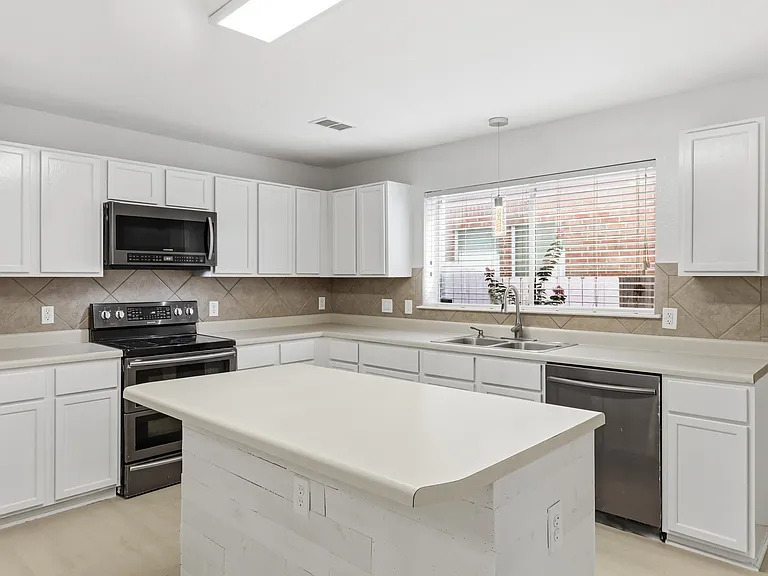 417 Niagara Falls Dr — Photo 14
