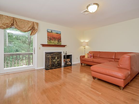 5th image of 46 Touchstone Way #46C