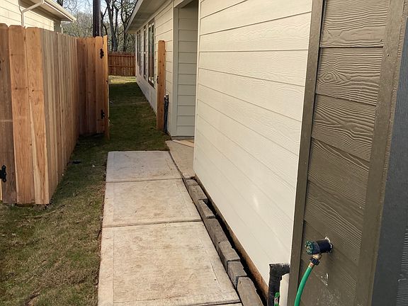 2nd image of 3024 Stock Orchard Ln
