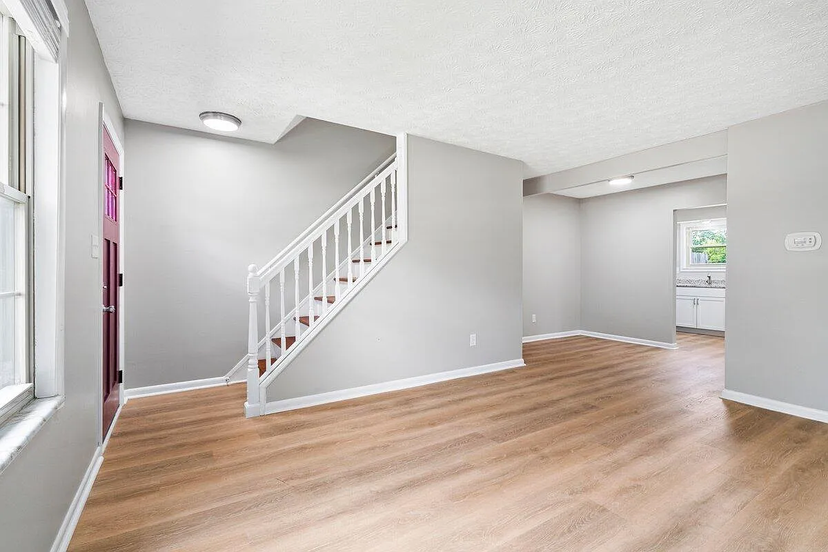 2 bed, 1.5 bath, 914 sqft, $1,695 — Photo 3