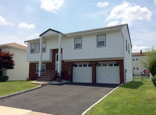 31 Strangeway Ter, Clifton, NJ 07011