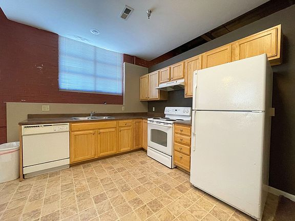 4th image of 126 E 2nd Ave #115