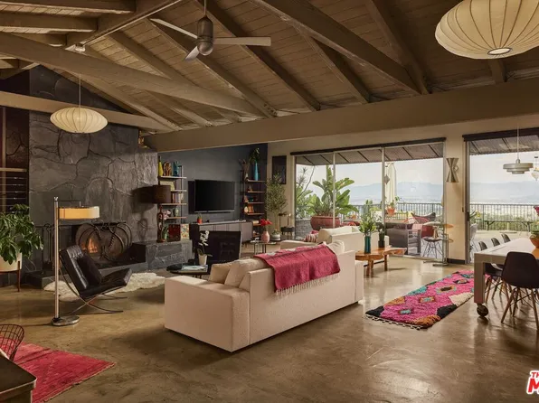 8147 Mulholland Ter, Los Angeles, CA 90046