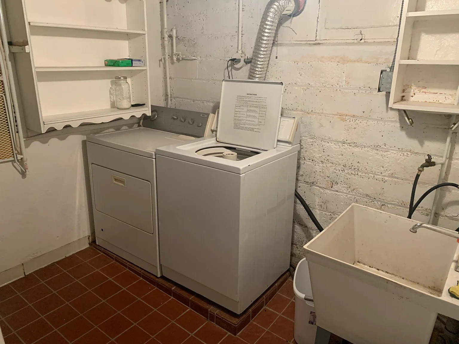 1 bed, 2100 sqft, $1,000 — Photo 3