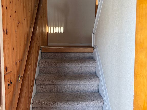 3rd image of 41718 Bedford Dr