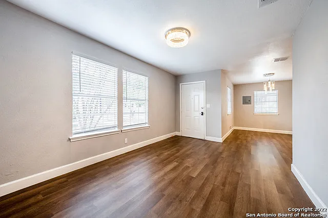 810 E Euclid Ave — Photo 5