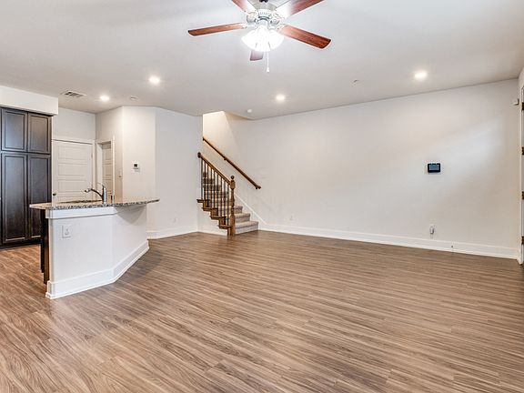 4th image of 2423 Siskiyou St