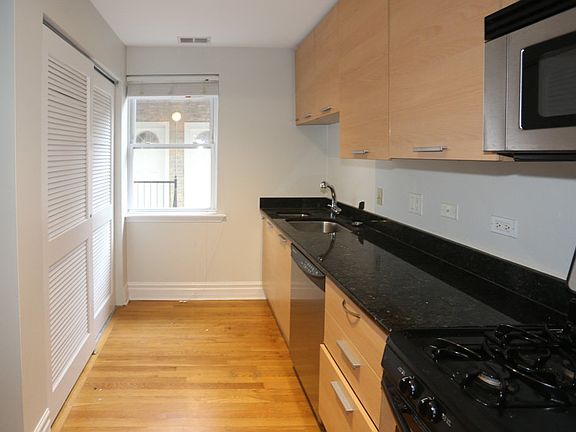 2nd image of 2455 W Sunnyside Ave