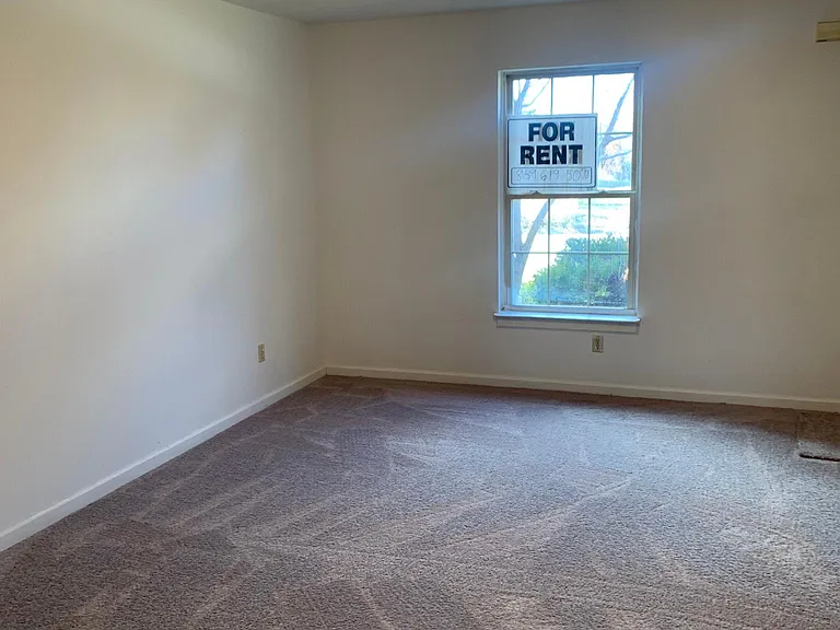 821 Ridgewood Dr — Photo 4