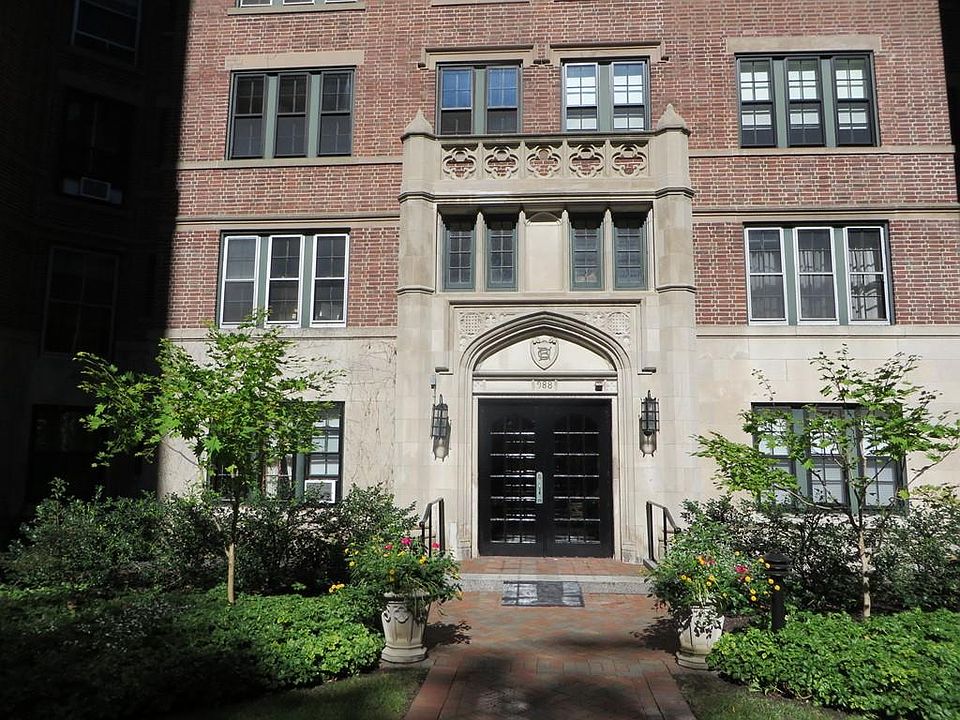 1st image of 988 Memorial Dr APT 483