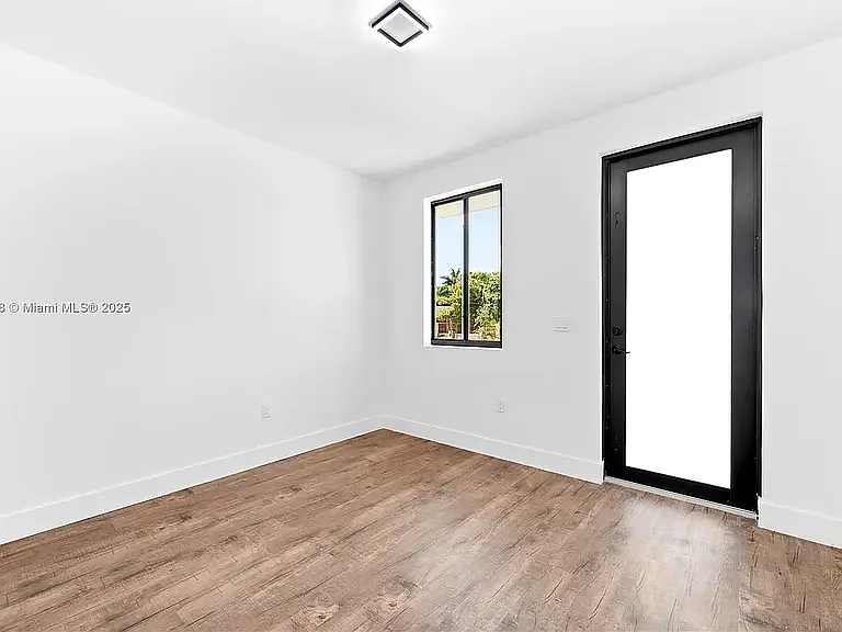 4 bed, 2.5 bath, 2062 sqft, $2,990 — Photo 4