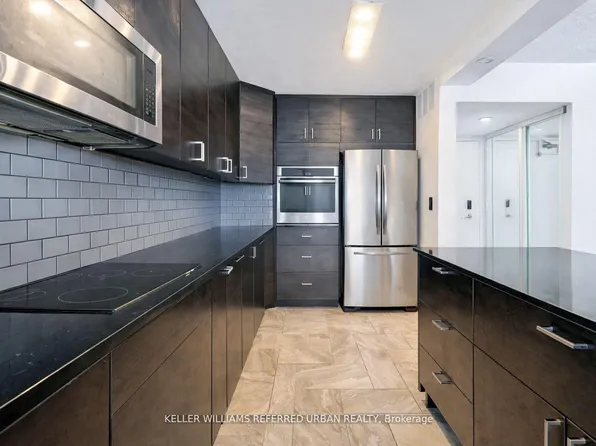 10 Martha Eaton Way #1811, Toronto, ON M6M 5B3