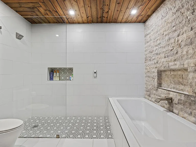 703 N 13th St #307 — Photo 32