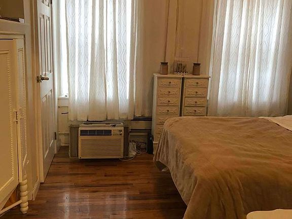 5th image of 2365 32nd St #1
