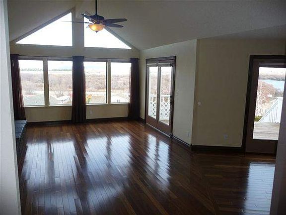 2nd image of 206 Edgewood Dr