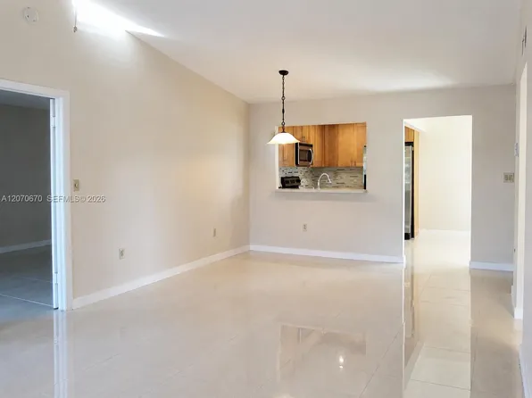454 NE 210th Circle Ter APT 202-7B, Miami, FL 33179