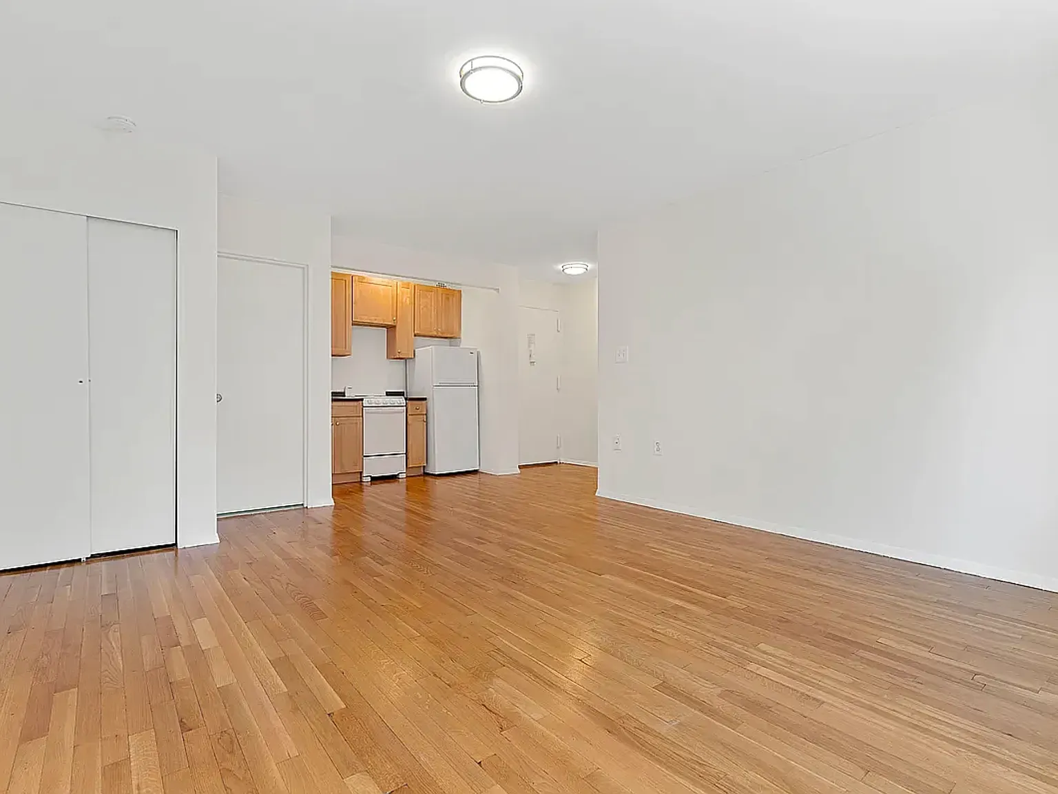 434 West 19th Street — Photo 2
