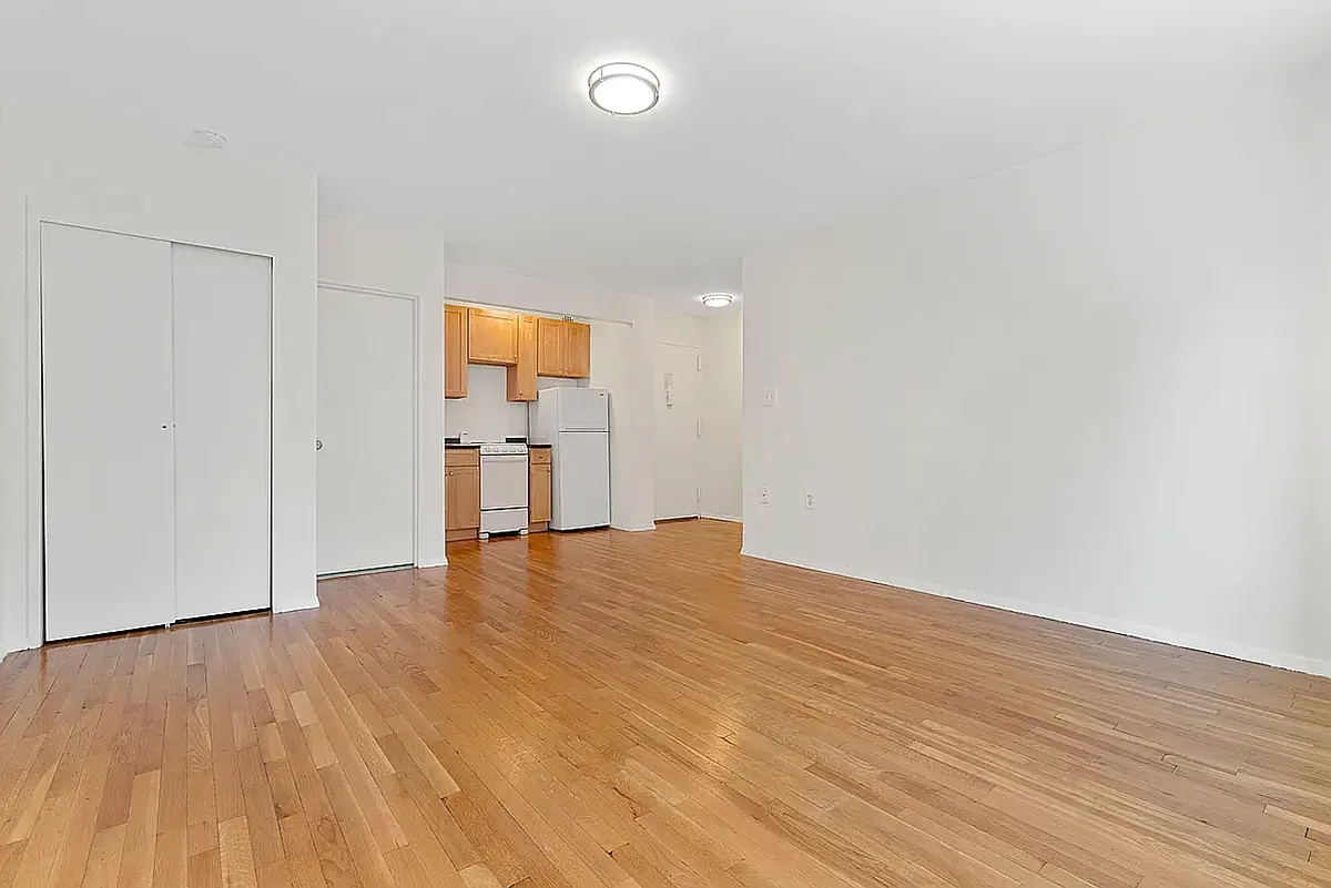 Building Photo - 434 W 19th St #3B