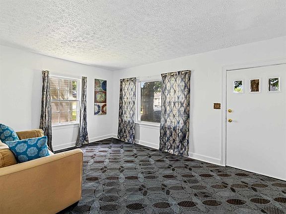 4th image of 53 Gilmour Ct