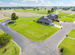 1013 Cobblestone Cir, Muskogee, OK 74403