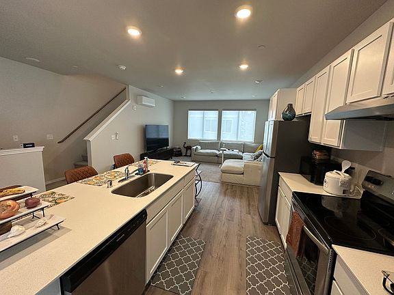 4th image of 3232 Juno Ct NE Unit A
