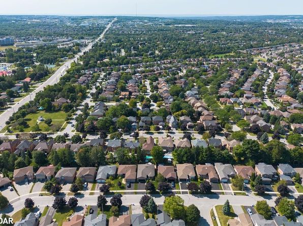 19 Grand Forest Dr, Barrie, ON L4N 7E7
