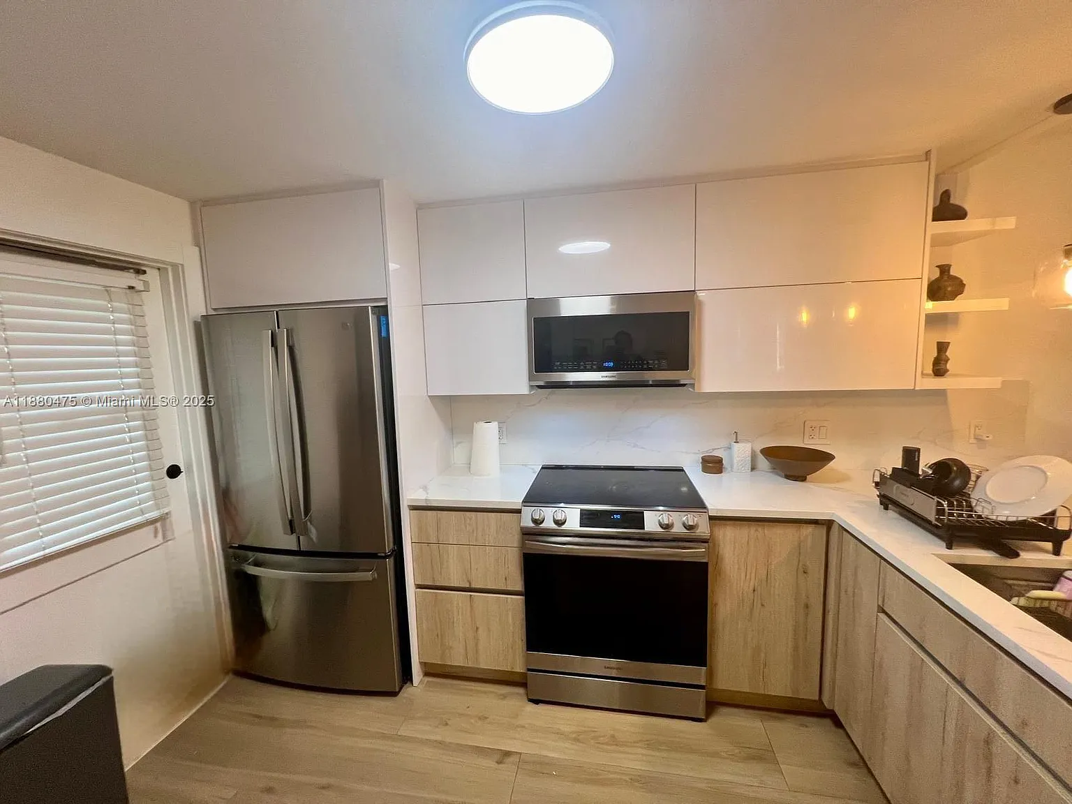 3 bed, 1400 sqft, $2,400 — Photo 2