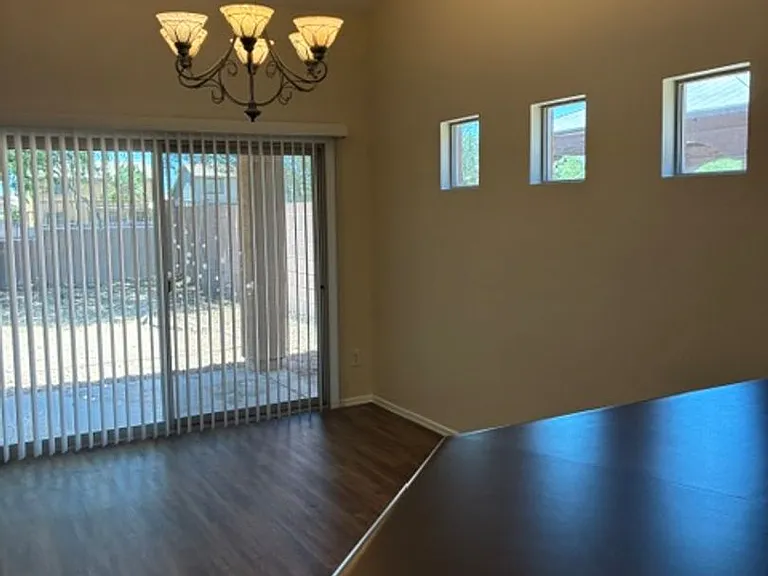 802 S 112th Ave — Photo 6