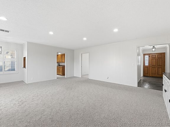 5th image of 1037 Meadow Dr