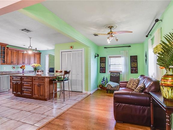 4th image of 36 Saint Claude Ct