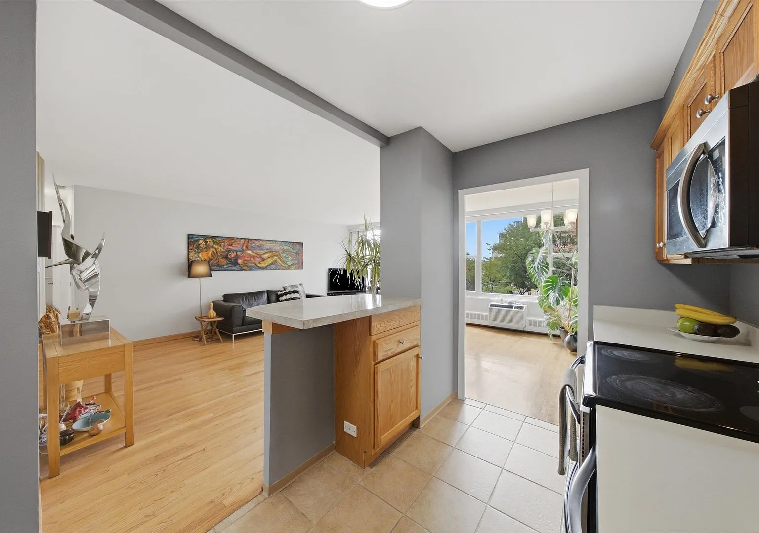 1 bed, 650 sqft, $2,200 — Photo 4