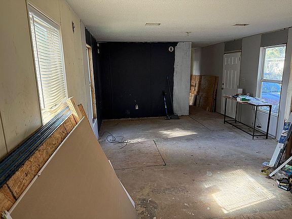 4th image of 3860 Creighton Rd Unit 5