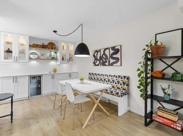 20177 54a Ave #104, Langley, BC V3A 3W6