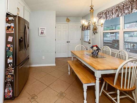 3rd image of 6353 Glenview Dr
