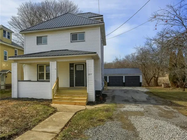 427 Golf Ave, Ellwood City, PA 16117