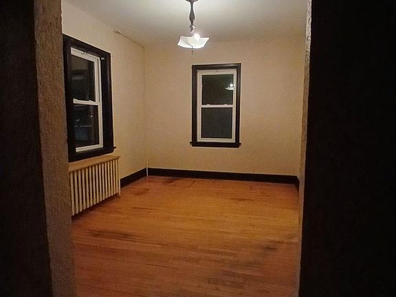 5th image of 1114 E 22nd St